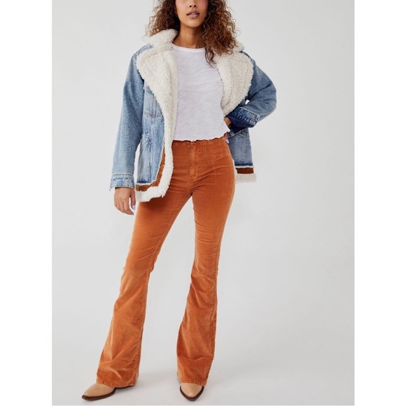 NEW WITH TAGS! Free People Jayde Cord Flare Jeans / Cognac - Size 31 - Picture 2 of 7